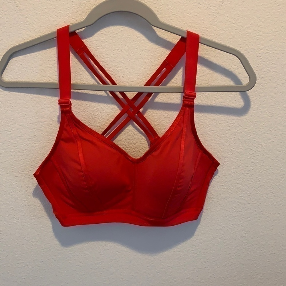 Victoria Secret Red Bra. 2 hook adj back closure.
